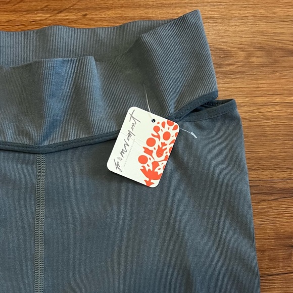 NWT FP Movement Witness The Fitness Bike Shorts Sz XS - Picture 7 of 12